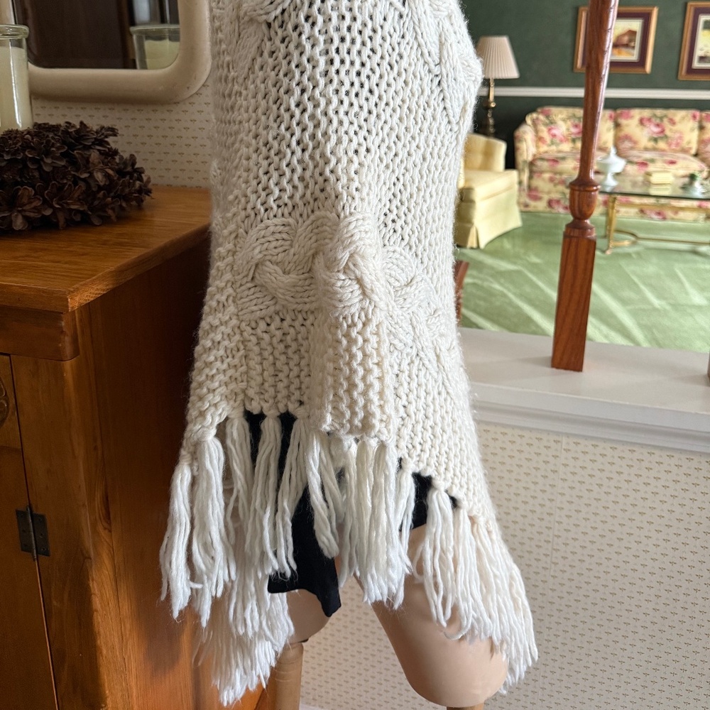 BOHO FRINGED WOOL AND ACRYLIC PONCHO  - ONE SIZE - Picture 4 of 5